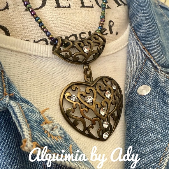 HUGE BRASS HEART BEADED SHORT NECKLACE - Picture 3 of 3